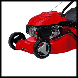 Self propeled lawn mower